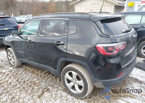 2018 Jeep Compass Latitude 4X4 z USA, uszkodzony, nr VIN 3C4NJDBBXJT199412